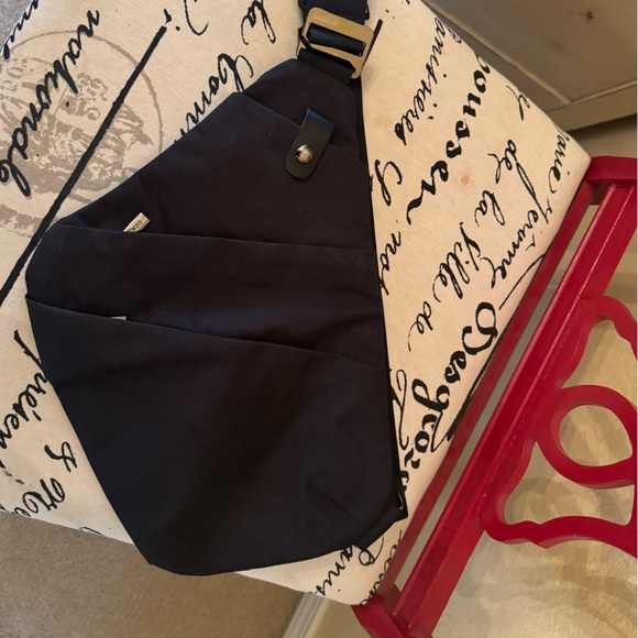 TRAVEL BAG Anti-theft OSOCE Waterproof  Backpack Sling Crossbody Bag NWOT - Picture 2 of 3